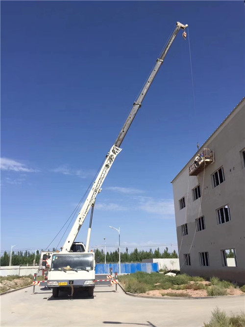 吴桥县“轻装强干”—— 吊车的 “轻量化臂架” 技术